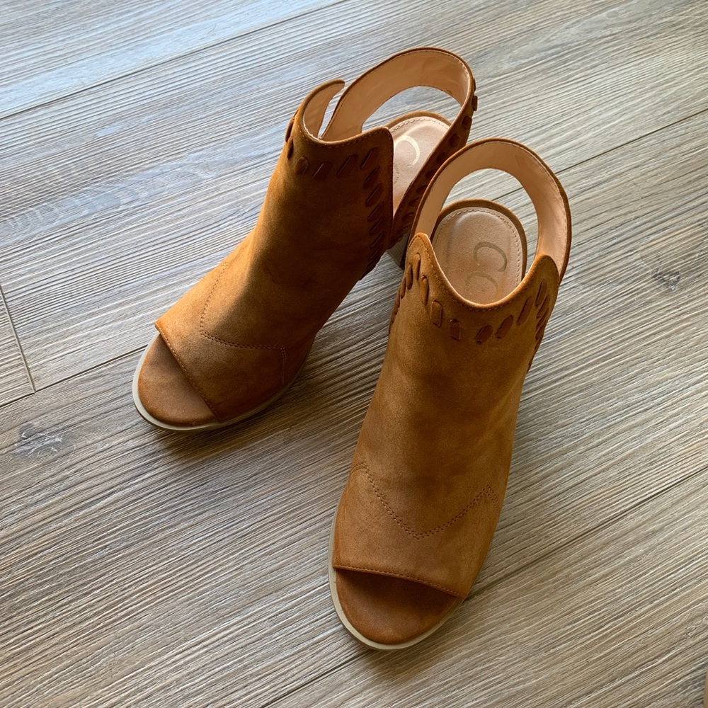 BOOTIES